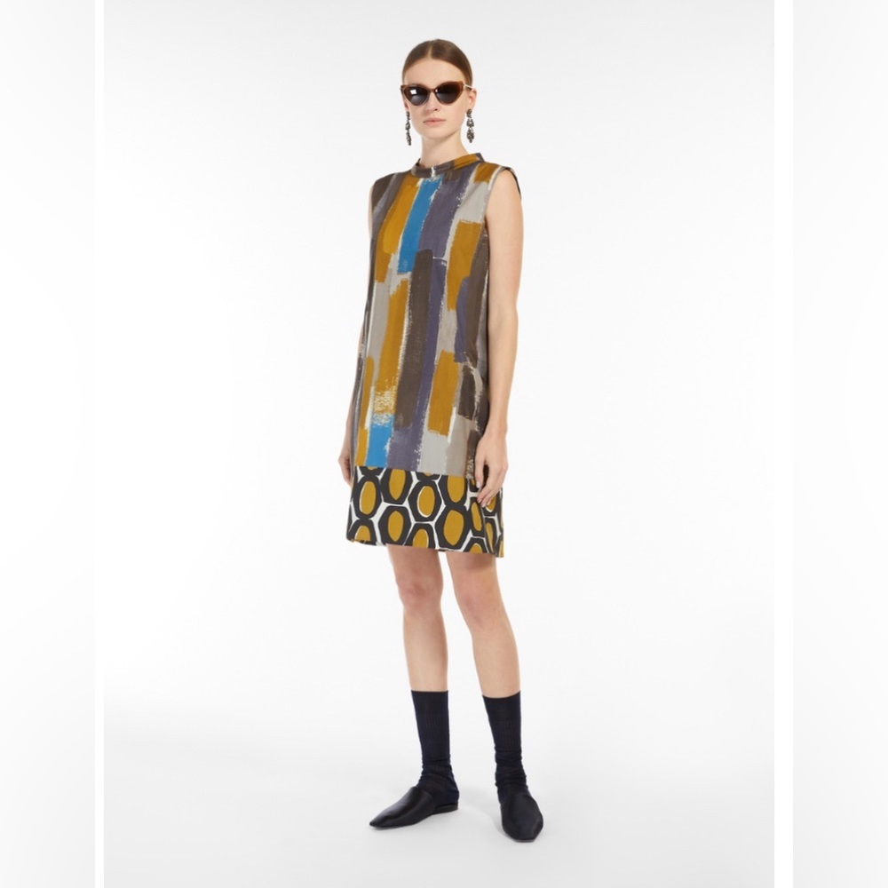 This is reversible MaxMara reversible dress beautiful colors and fabric
